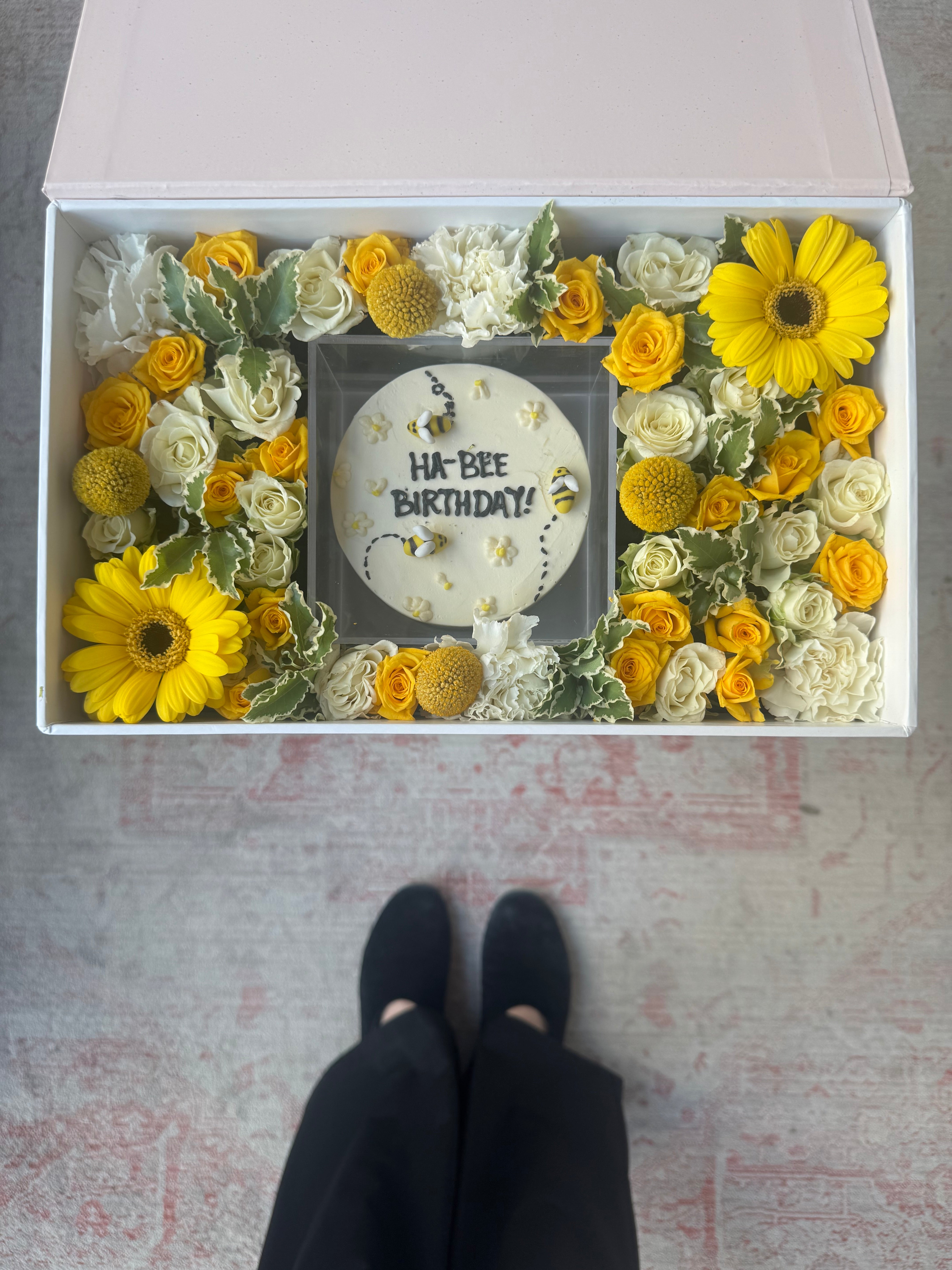 Happy-Bee Cake Parcel