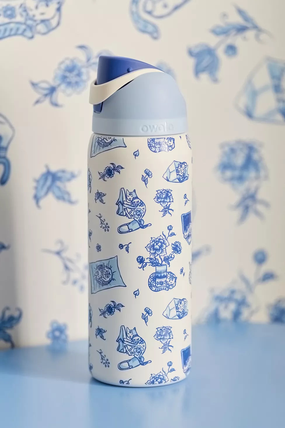 Owala Free Sip 32oz Water Bottle (Delft Cat)