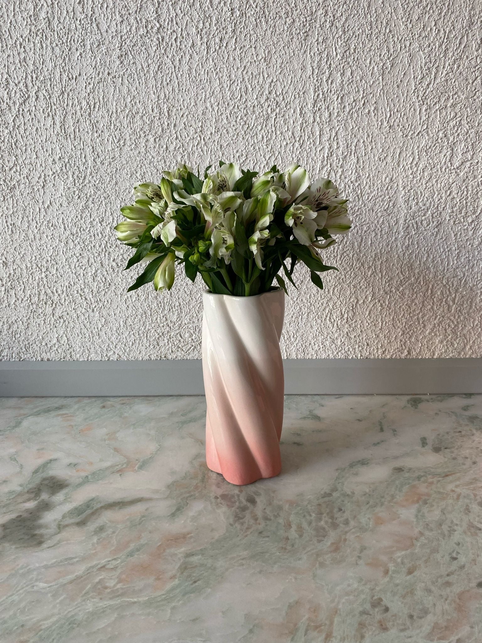 Alstroelove Swirl Vase