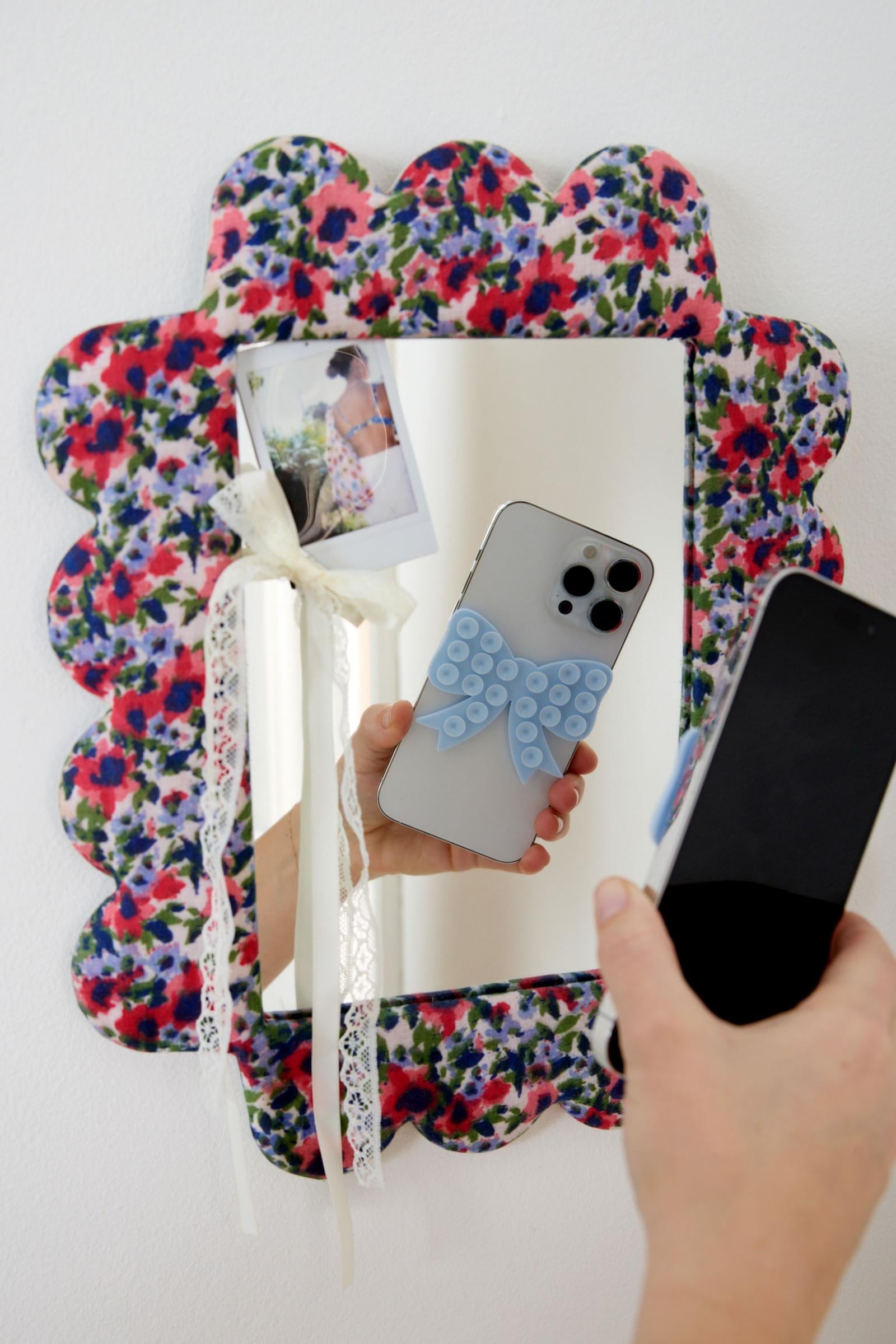 Bow Phone Sticky