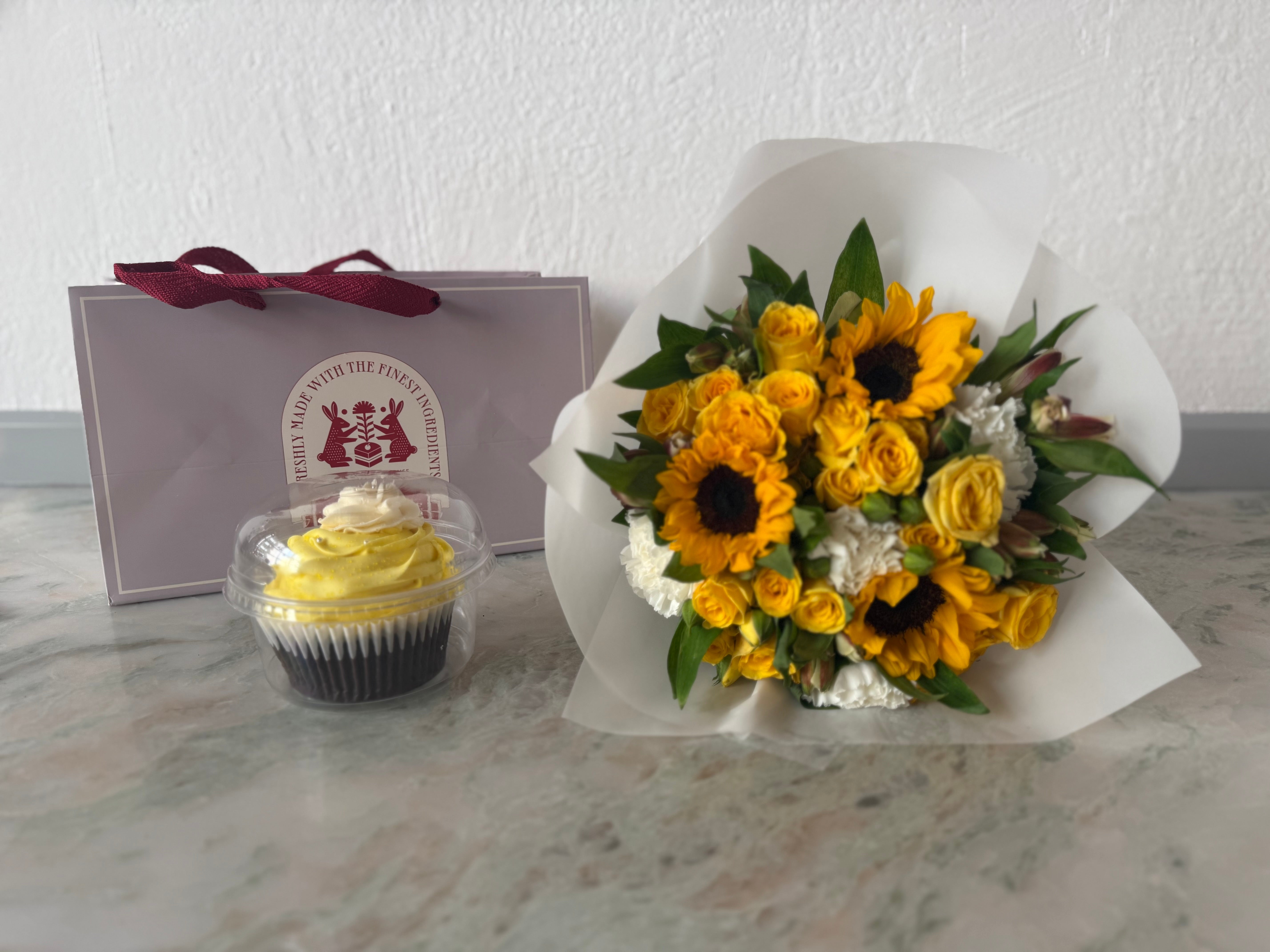 Yellow Cupcake w/ Mini Bouquet