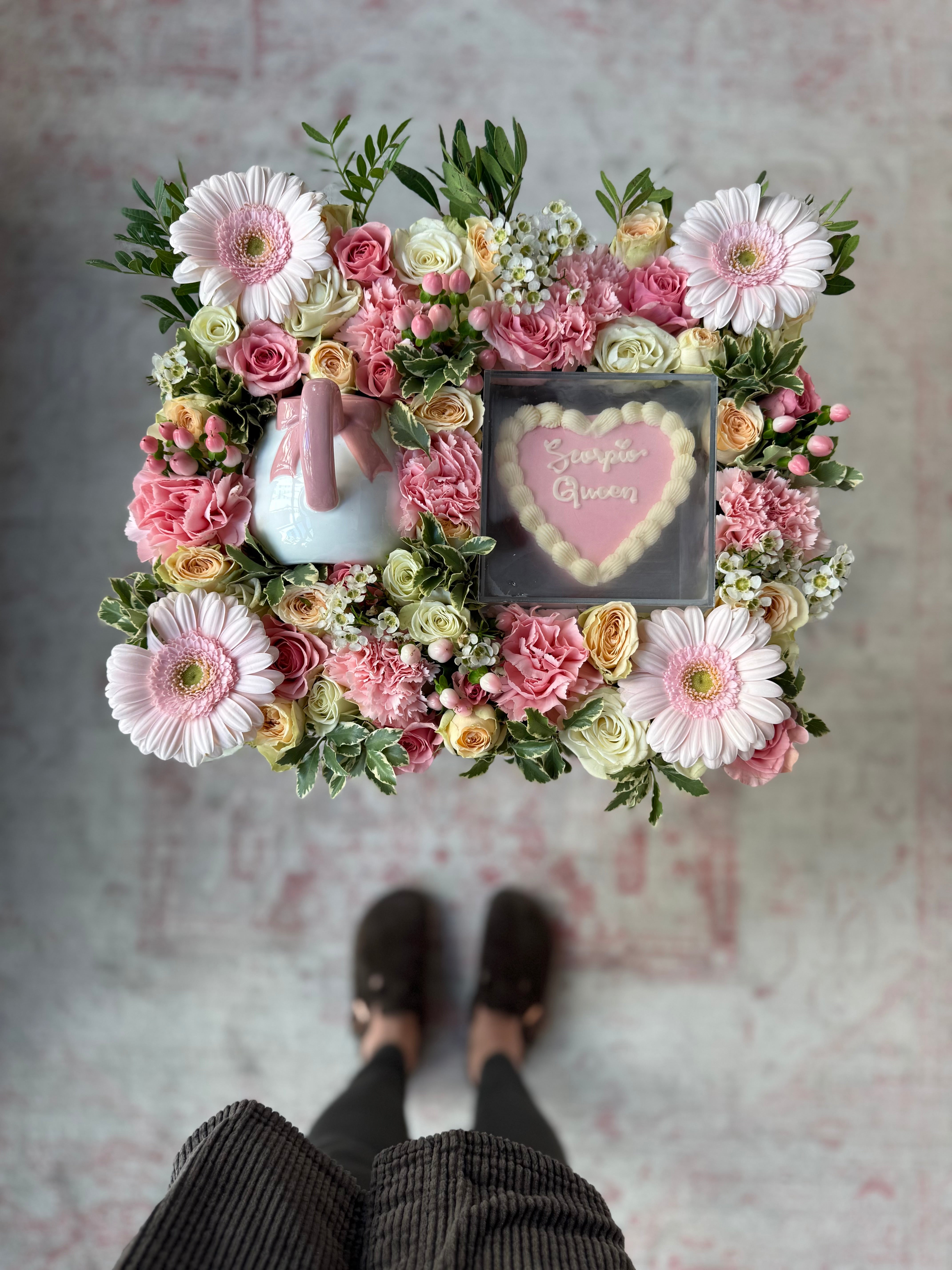 Scorpio Queen Birthday Tray (w/ Pink Bow Mug)