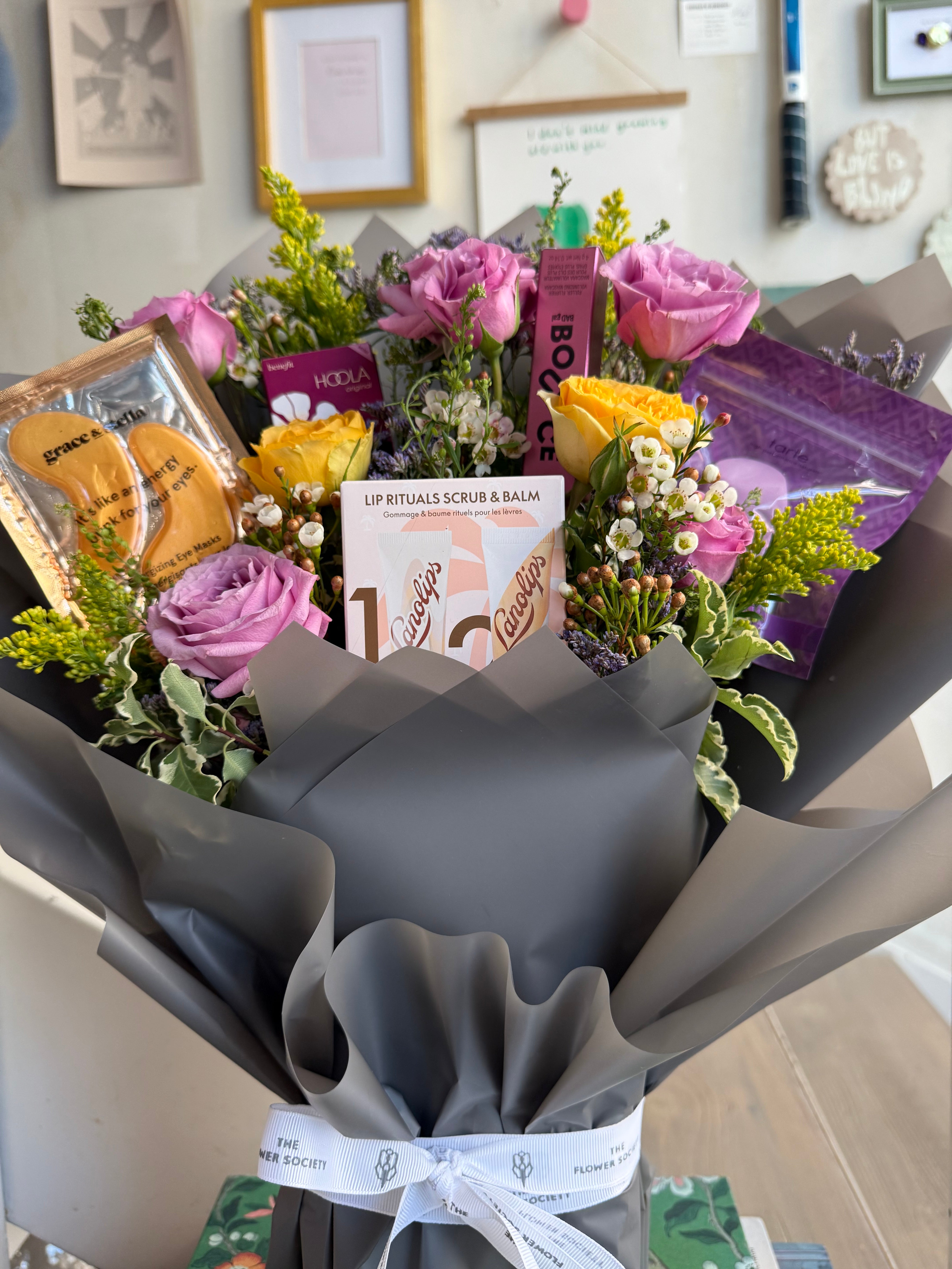 Dazzling Girly Hand Bouquet