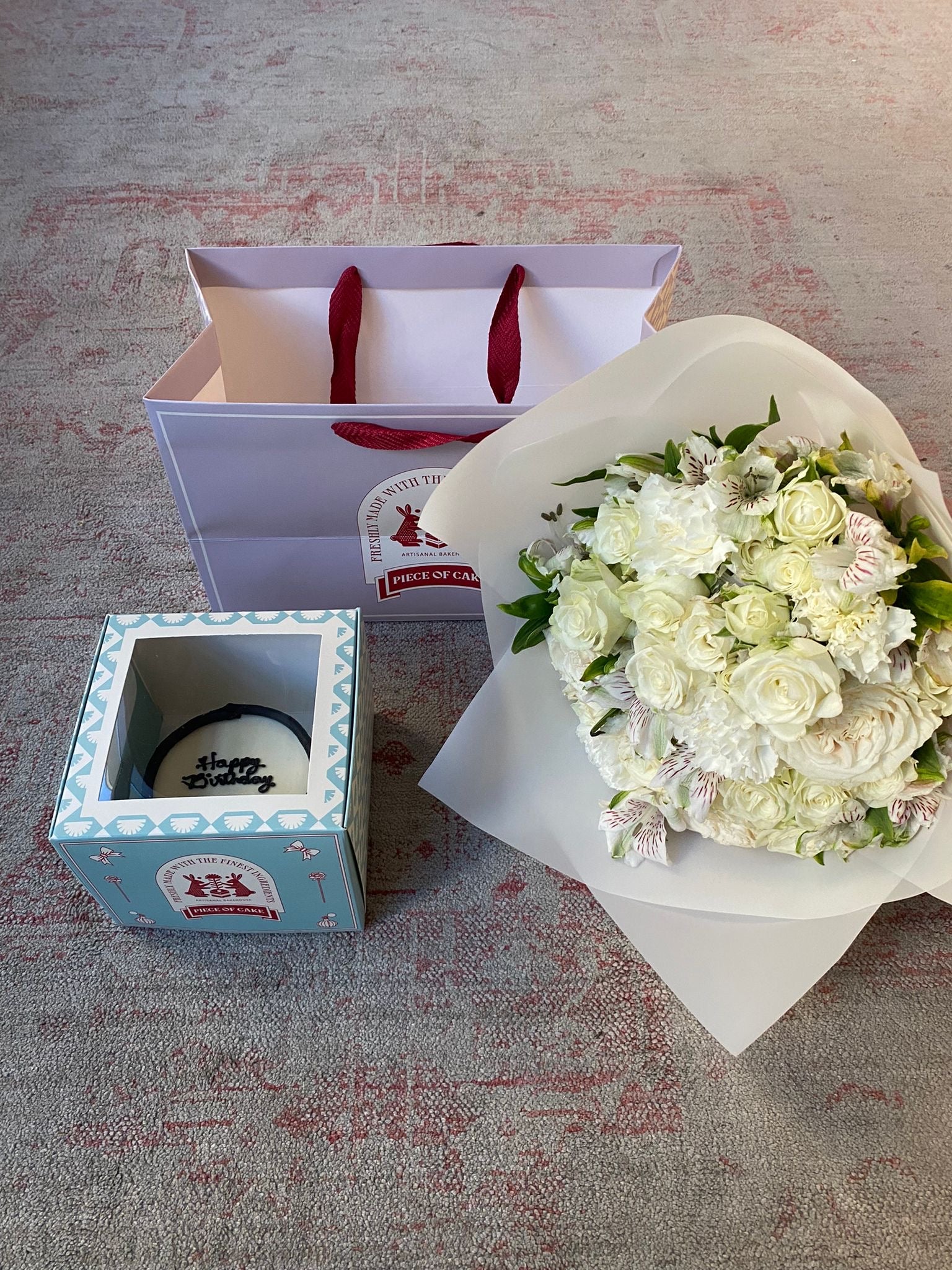 Black & White Cake w/ Mini Bouquet