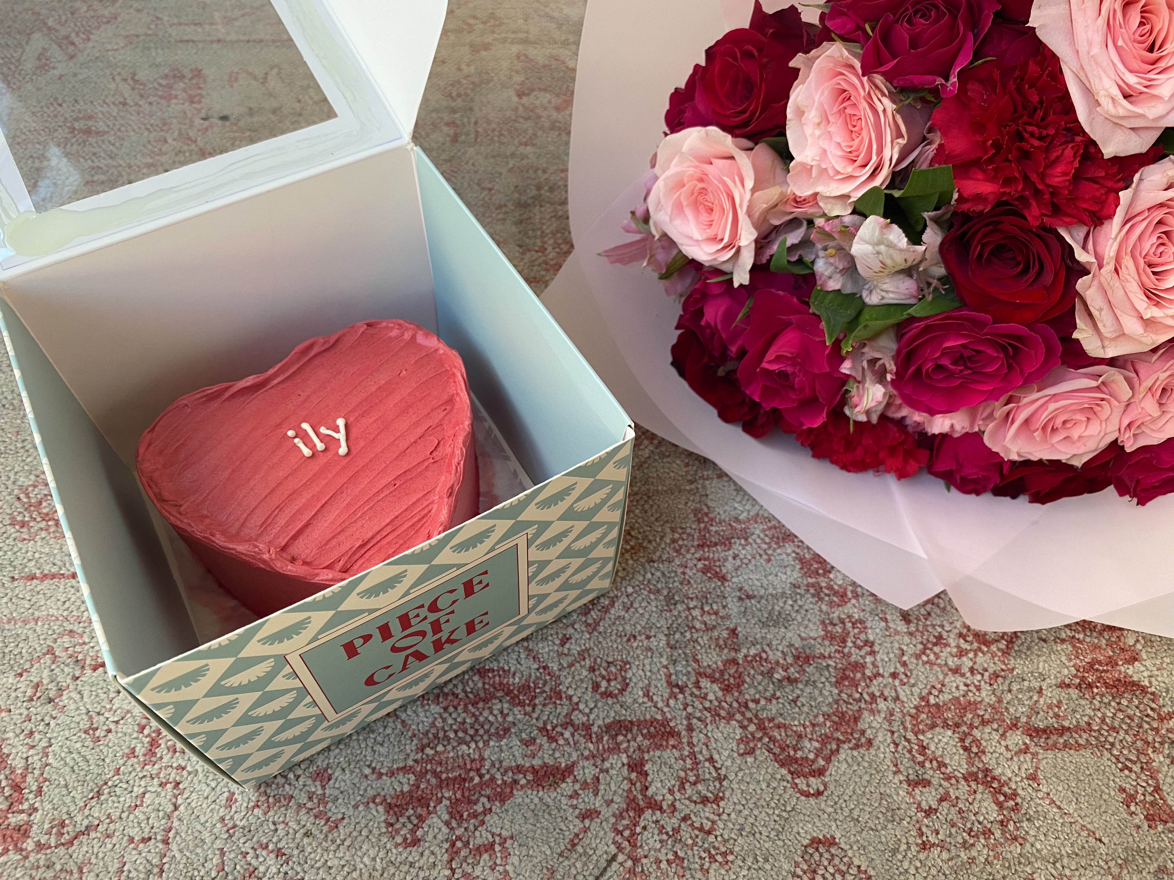 Ily Heart Cake w/ Mini Bouquet