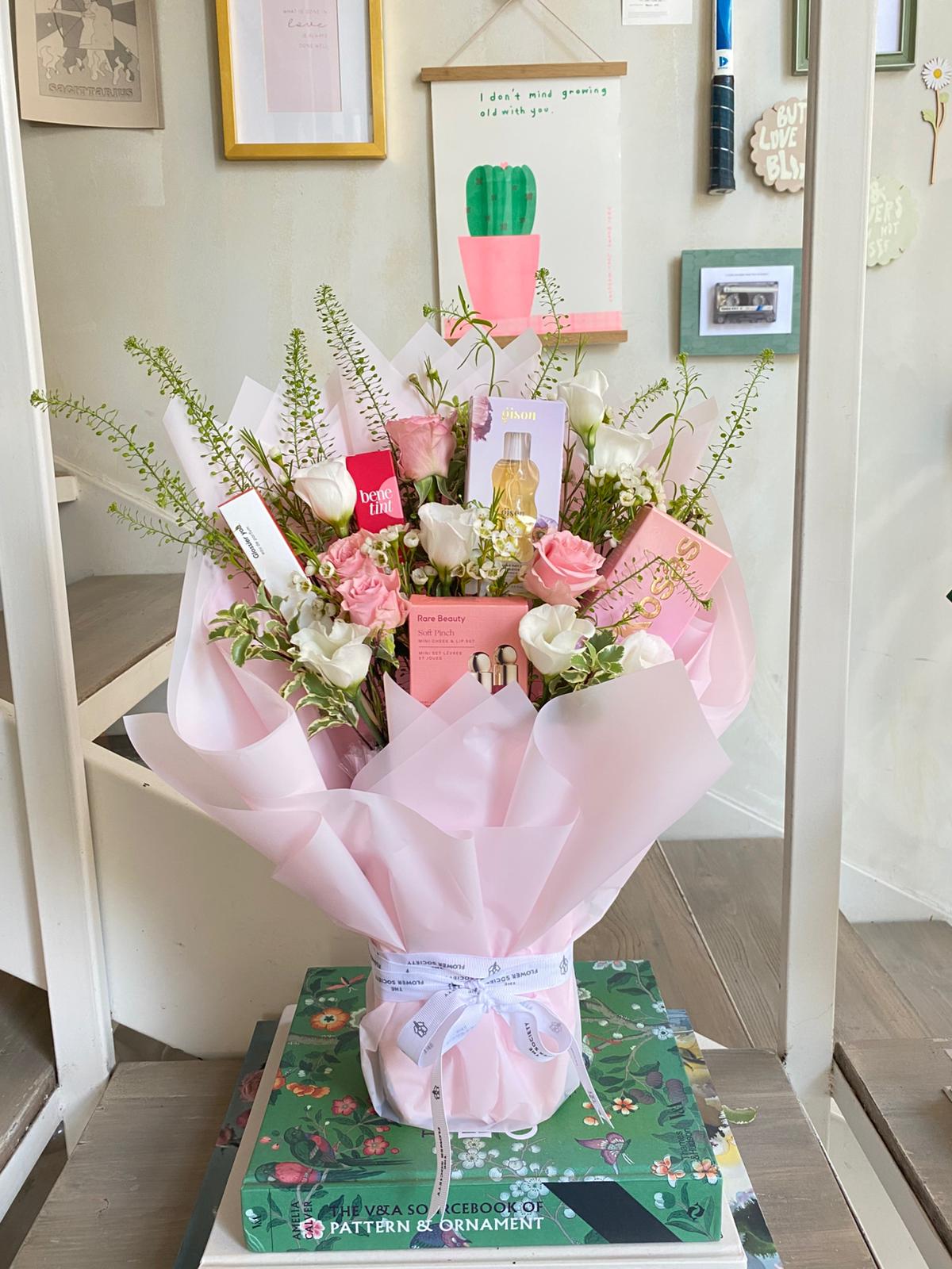Glam Girly Hand Bouquet