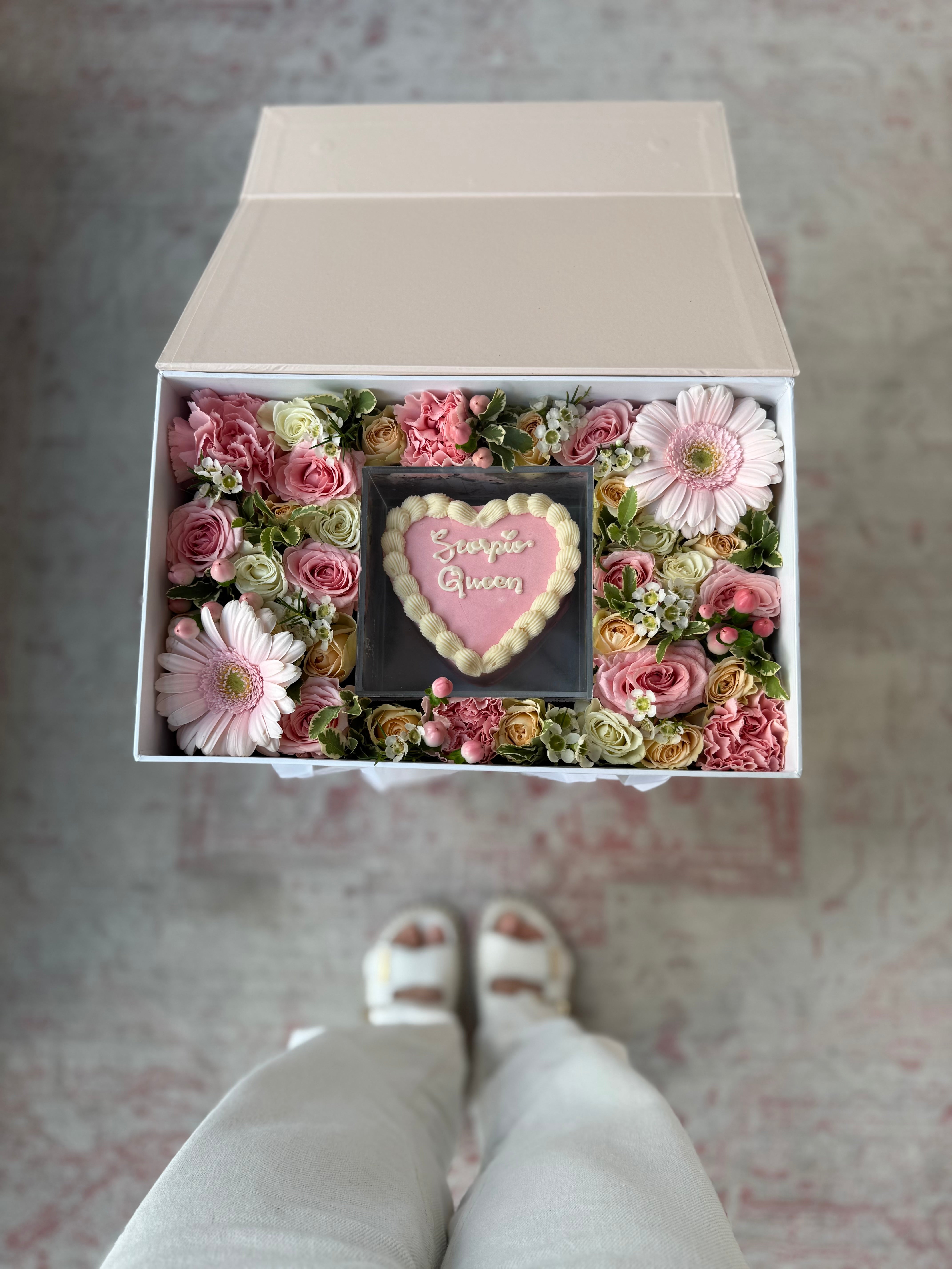 Scorpio Queen Cake Parcel