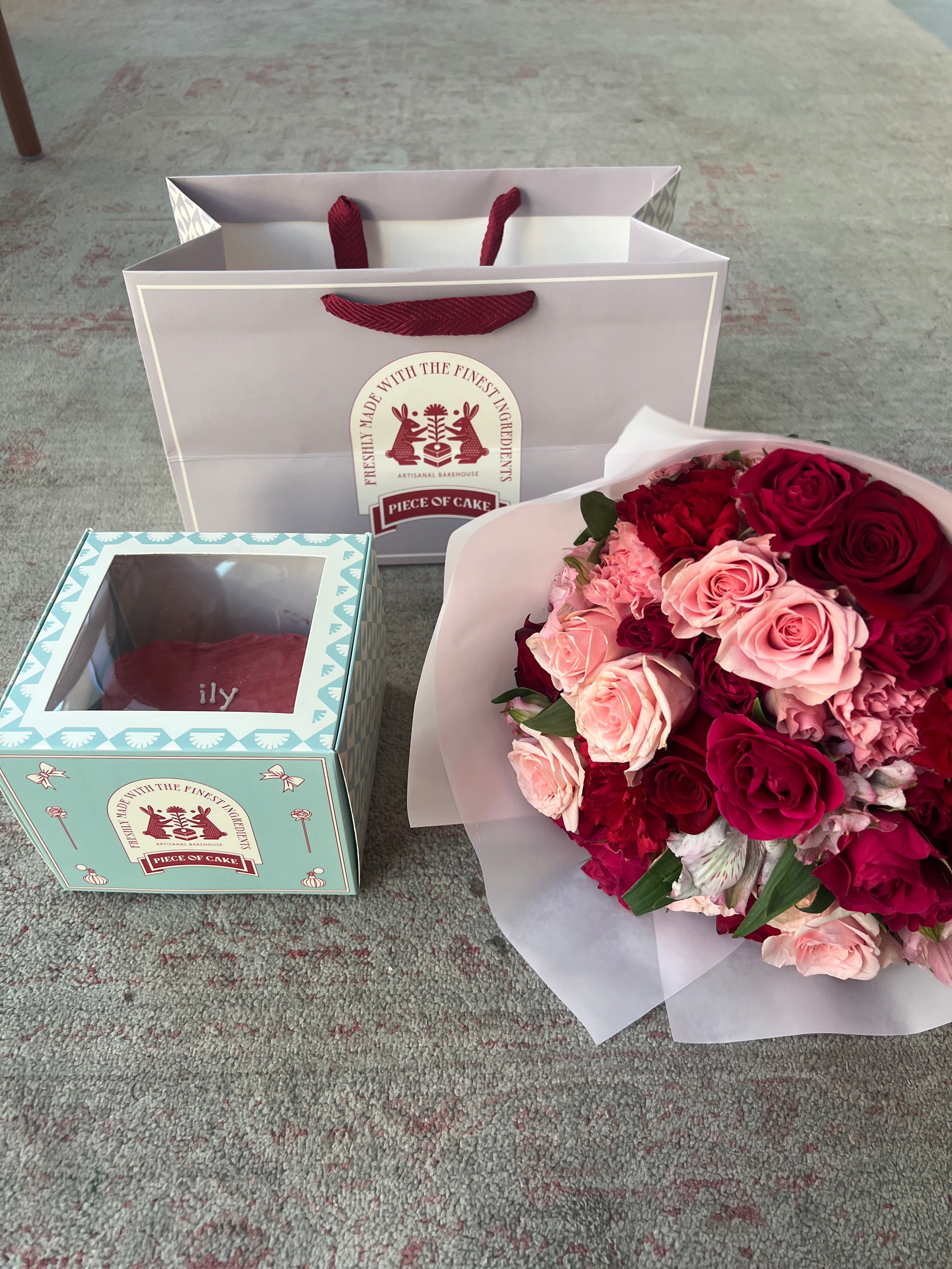 Ily Heart Cake w/ Mini Bouquet